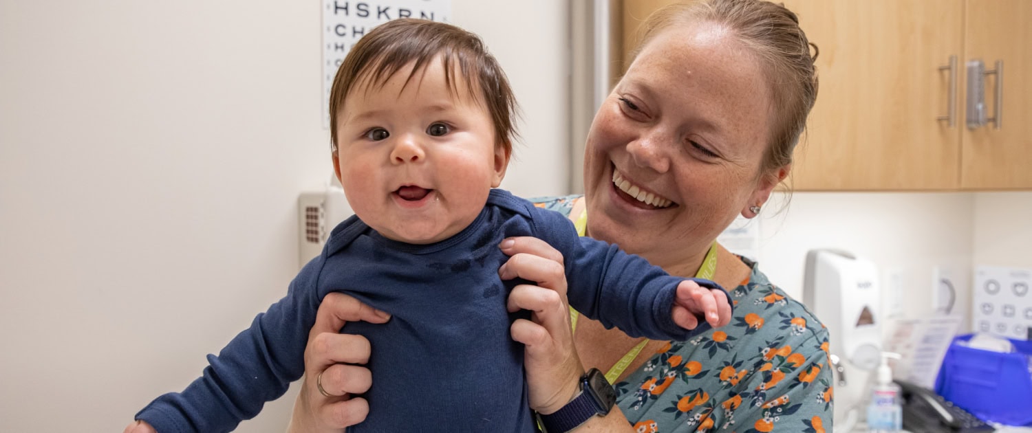 2024-08-16 Mom and Baby070 Mom and baby smiling
